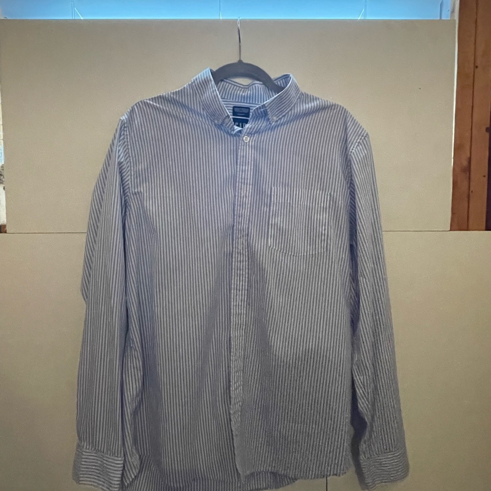 Gap men’s large button down blue with white stripes